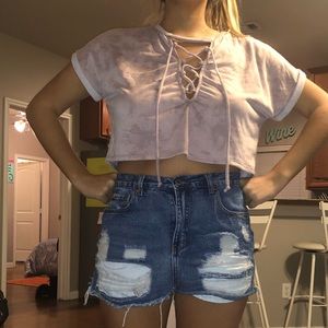 cropped light pink t shirt